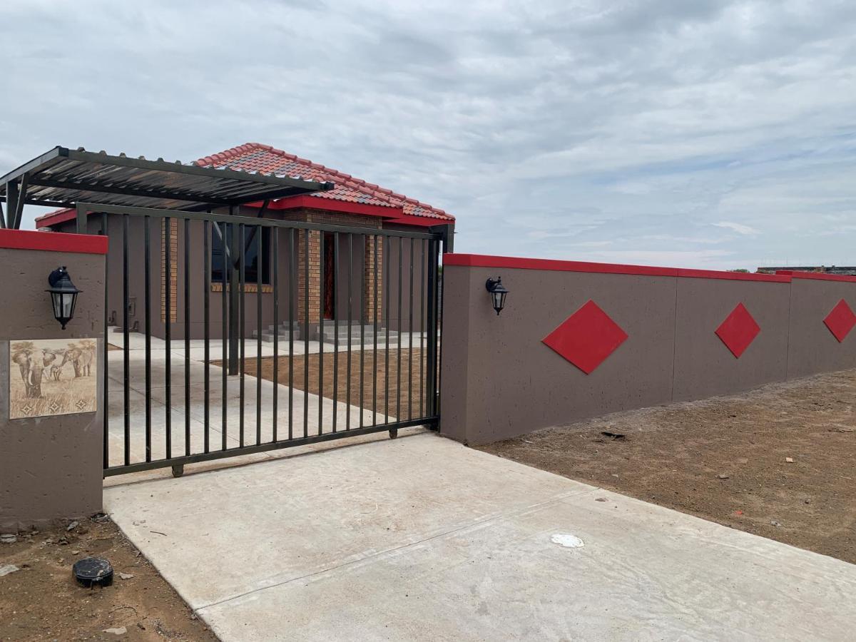 Elephant House, 2 Bedroom House, Next To Pilanesberg And Sun City Mogwase Ngoại thất bức ảnh